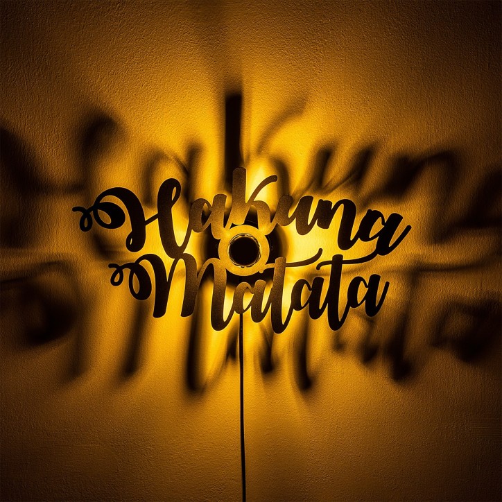 Lámpara de pared Hakuna Matata negro metal 62x30x9 cm