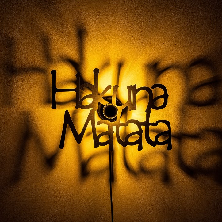 Lámpara de pared Hakuna Matata V2 negro metal 50x34x9 cm