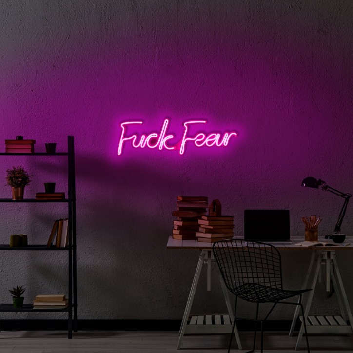 Iluminación LED decorativa de plástico Fuck Fear rosa 49x15.5x2 cm