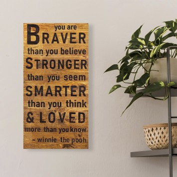 Decoración pared de madera Braver Stronger Smarter Loved nogal negro 30x3x58 cm