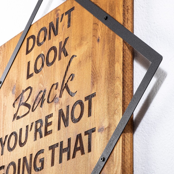 Decoración pared de madera Don'T Look Back You'Re Not Going That Way nogal negro 54x54 cm